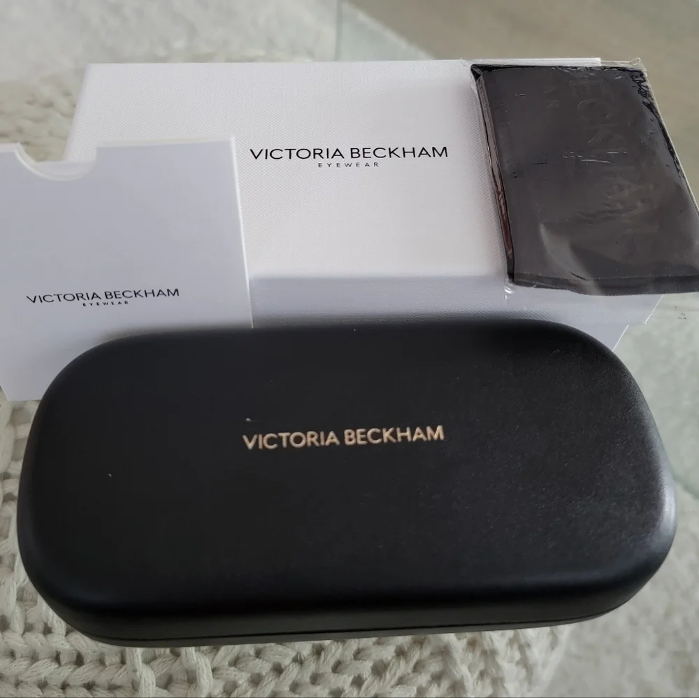 ❤️SALE❤️SALE❤️Victoria Beckham box, eye glasses case, cloth & card. - Picture 1 of 6